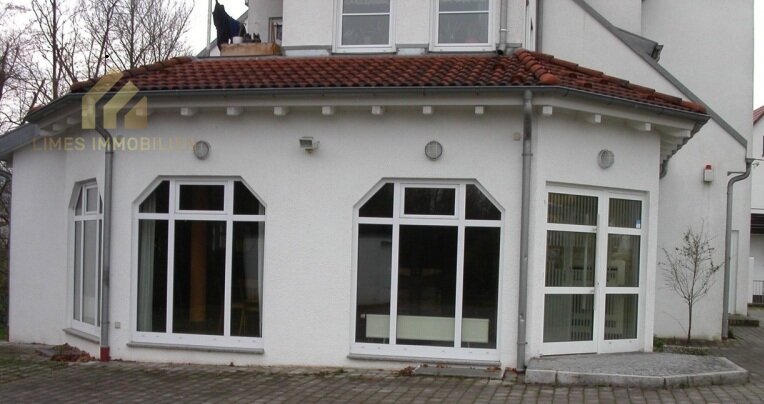 Mehrfamilienhaus mit Restaurant und Büroeinheit