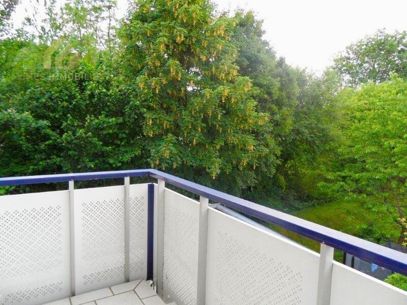 Mehrfamilienhaus mit Restaurant und Büroeinheit