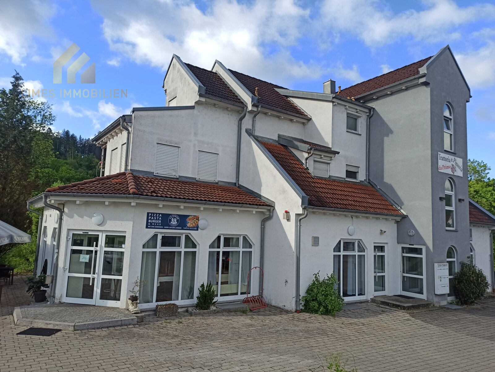 Mehrfamilienhaus mit Restaurant und Büroeinheit