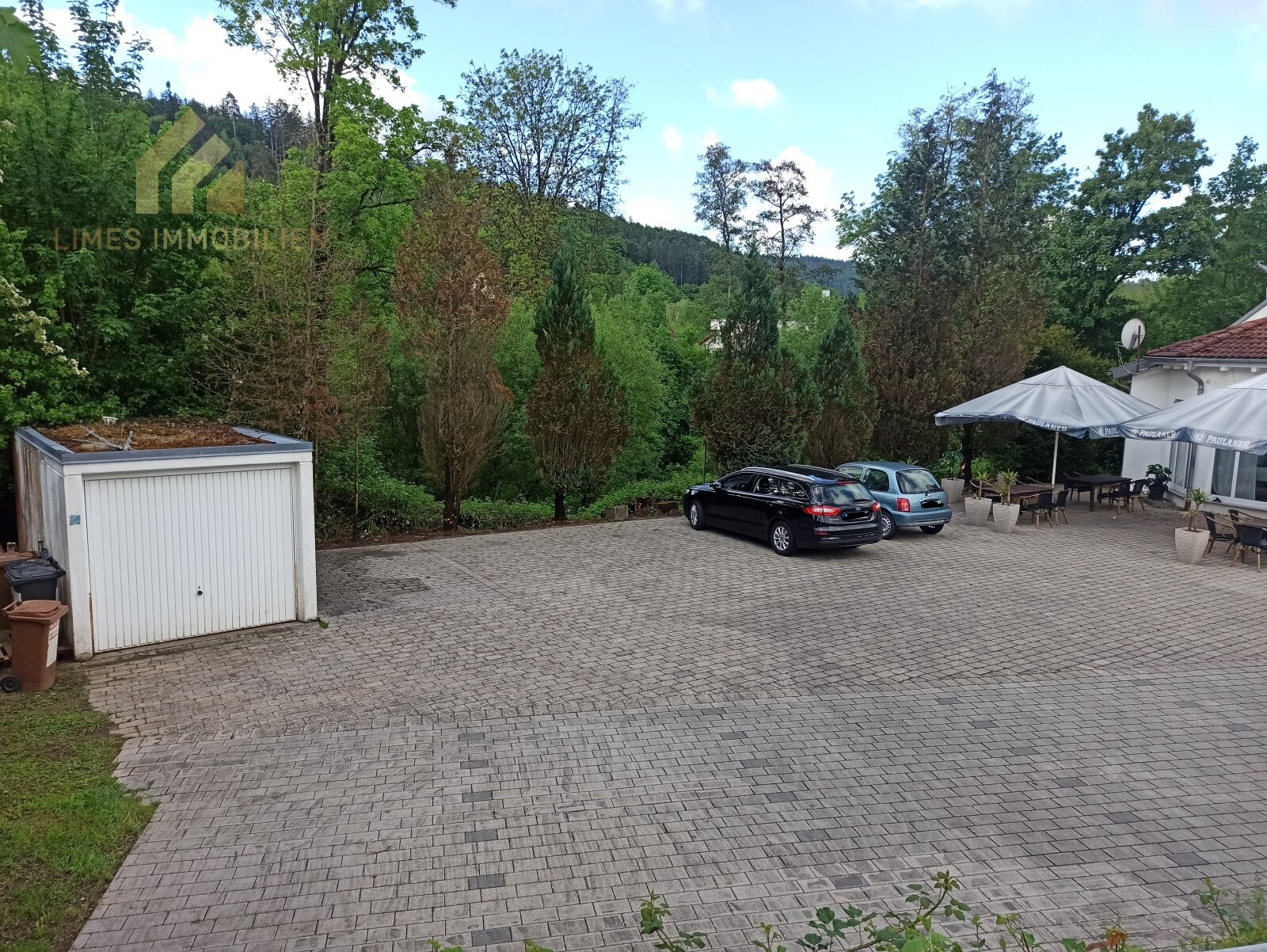 Mehrfamilienhaus mit Restaurant und Büroeinheit