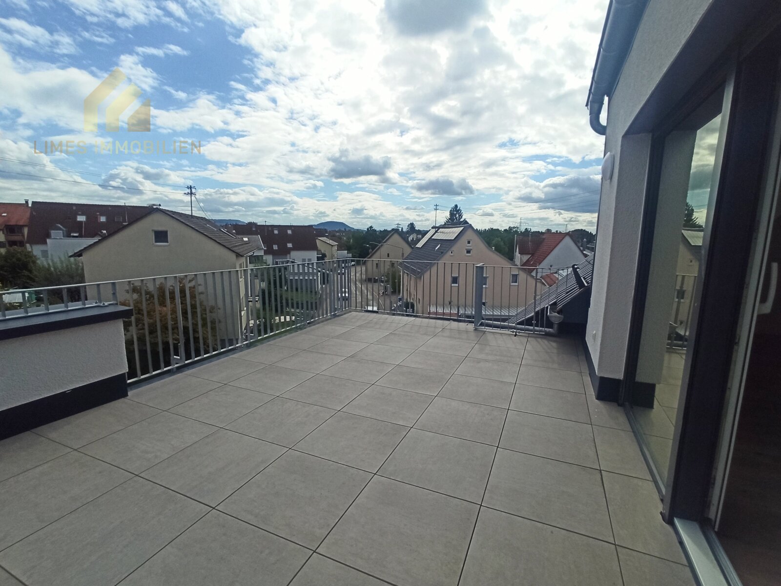 Erstbezug - helle 2-Zimmer Dachgeschosswohnung