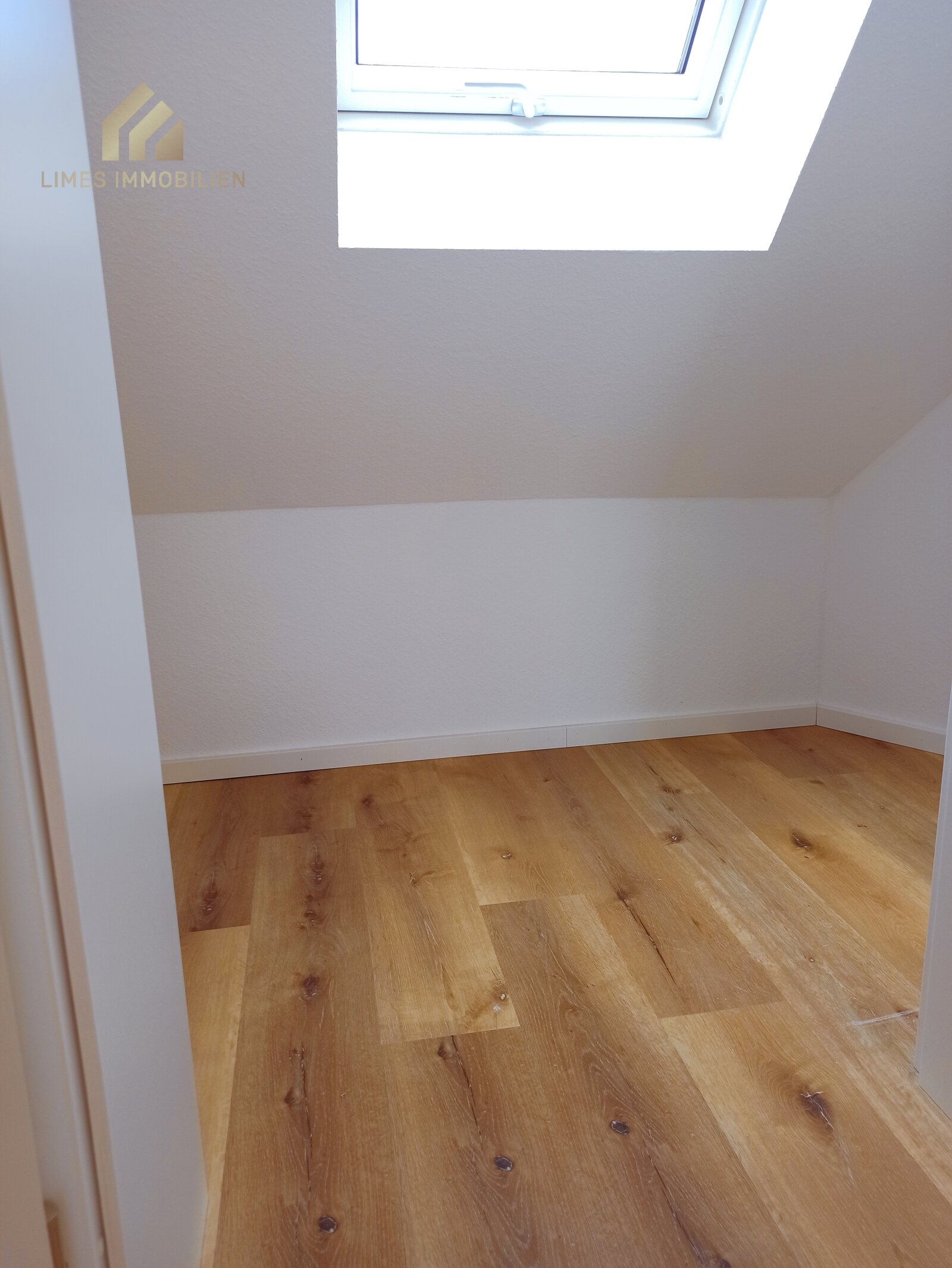 Erstbezug - helle 2-Zimmer Dachgeschosswohnung