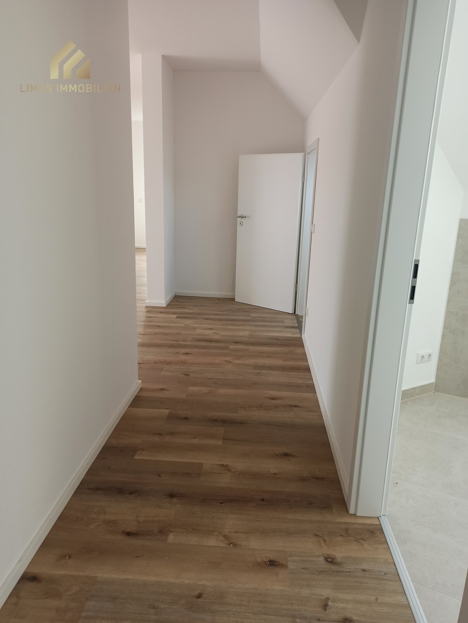 Erstbezug - helle 2-Zimmer Dachgeschosswohnung