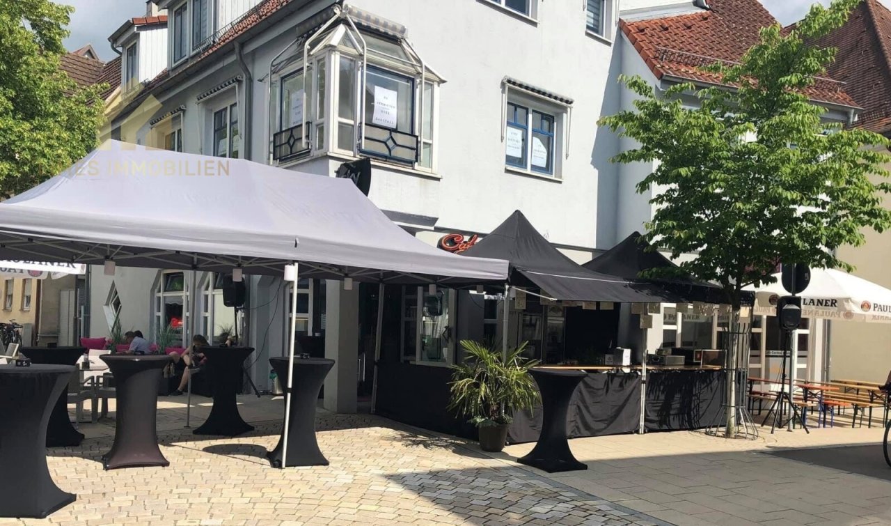 Außenbereich vorbereitet für ein Event